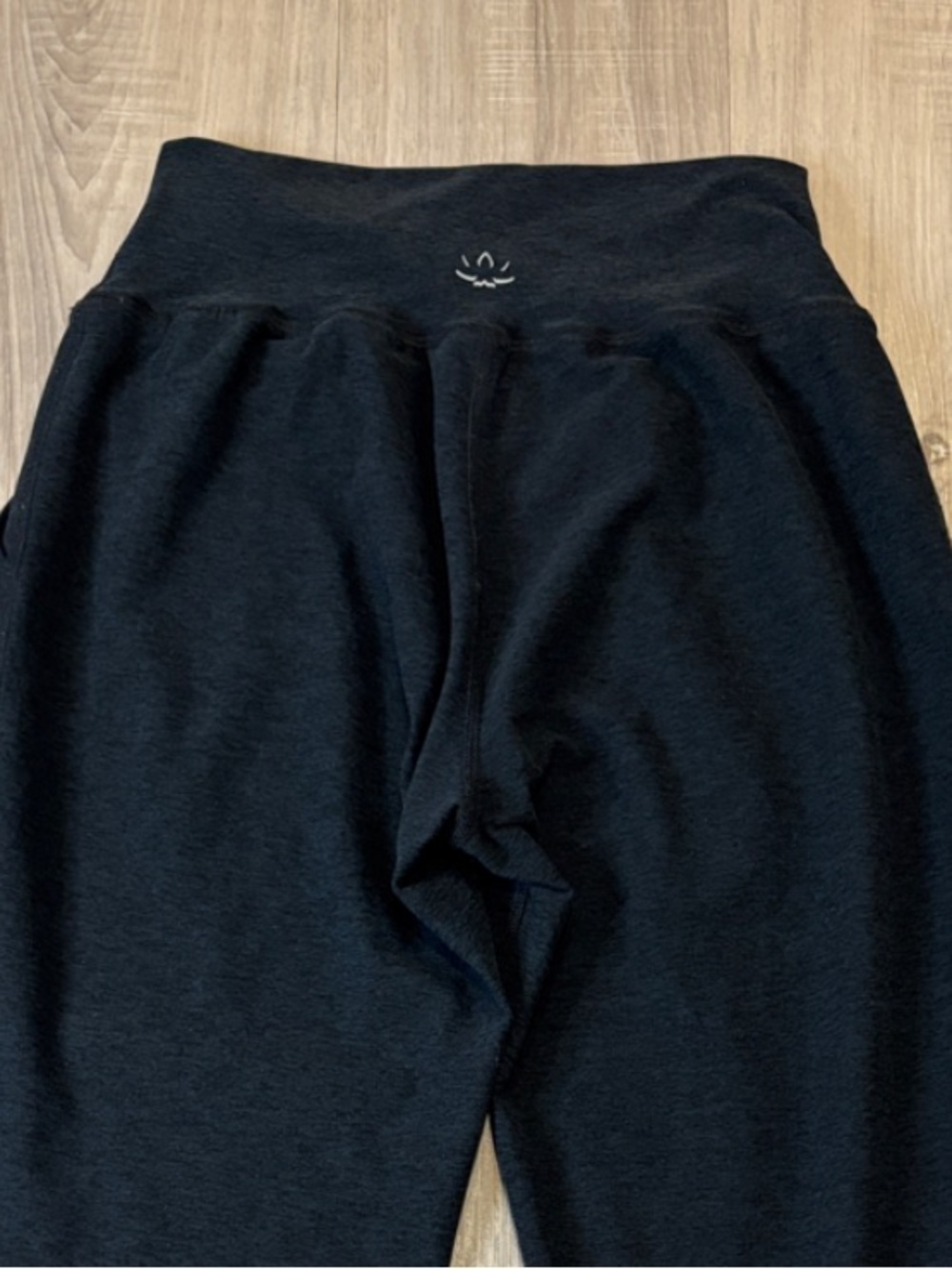 Beyond Yoga Spacedye MIDI Jogger in Darkest Night Heathered Black - Picture 6 of 11